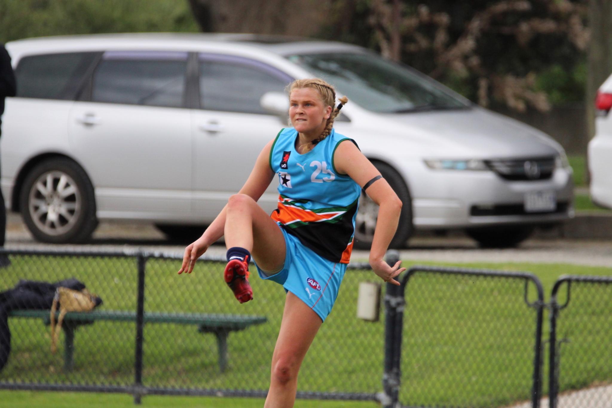 From the Swans to the AFLW – Isadora McLeay becomes a GIANT